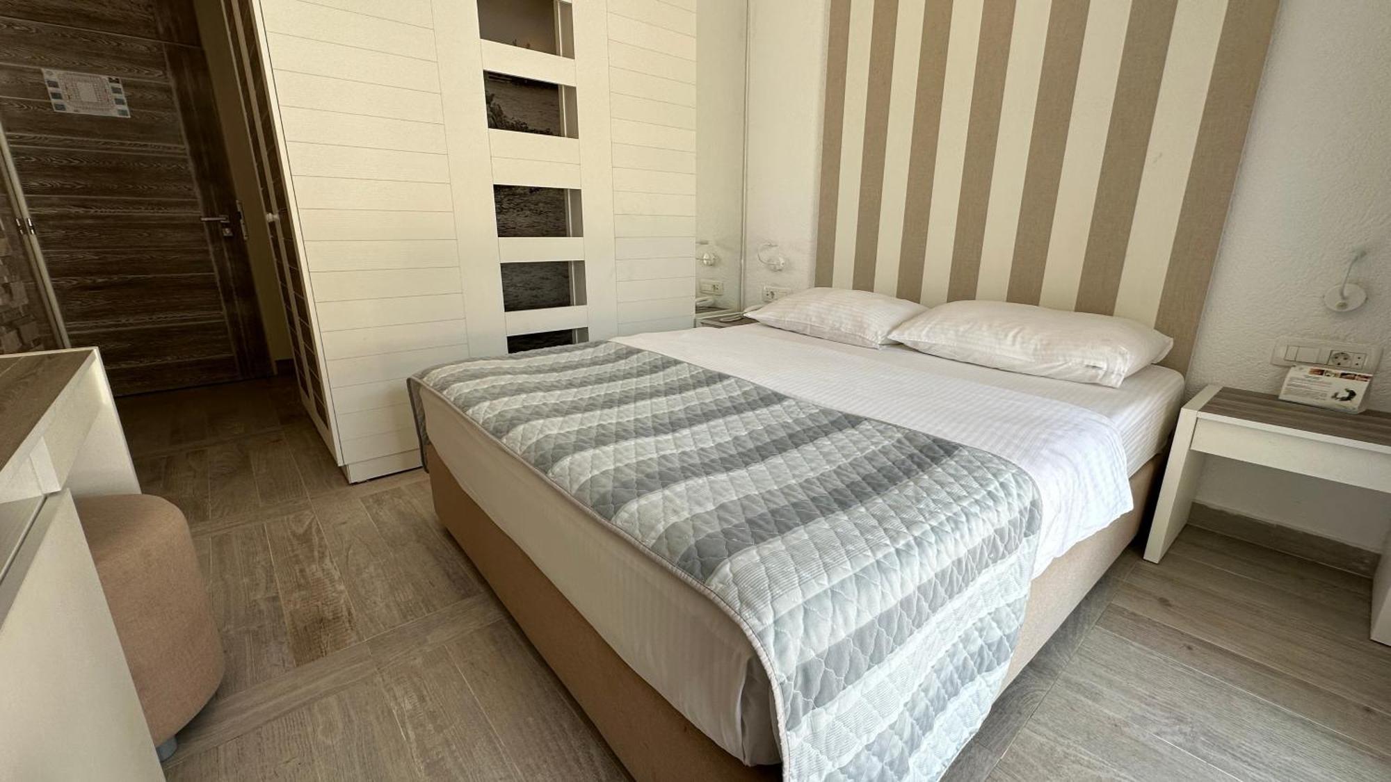 Hotel Aleksandar Budva Bagian luar foto